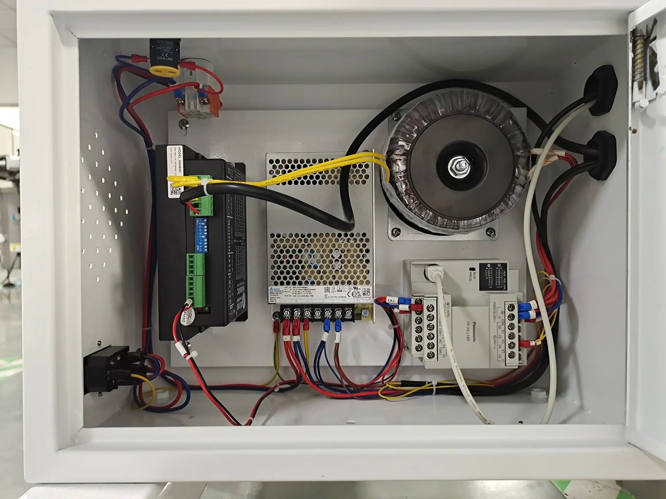 HiPaks fully-automatic conveyor labeling head module