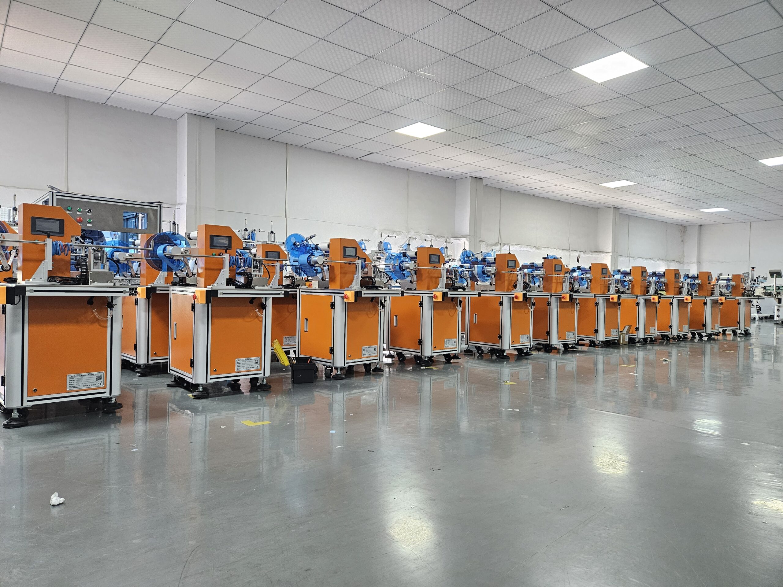 HiPaks showroom with automatic oriented round bottle labeling machines