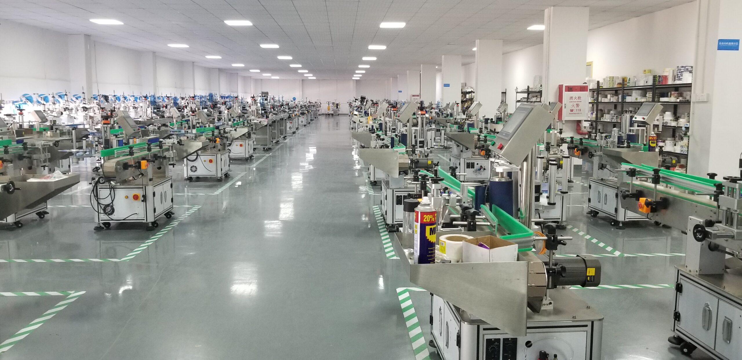 HiPaks showroom with automatic bottom labeling machines
