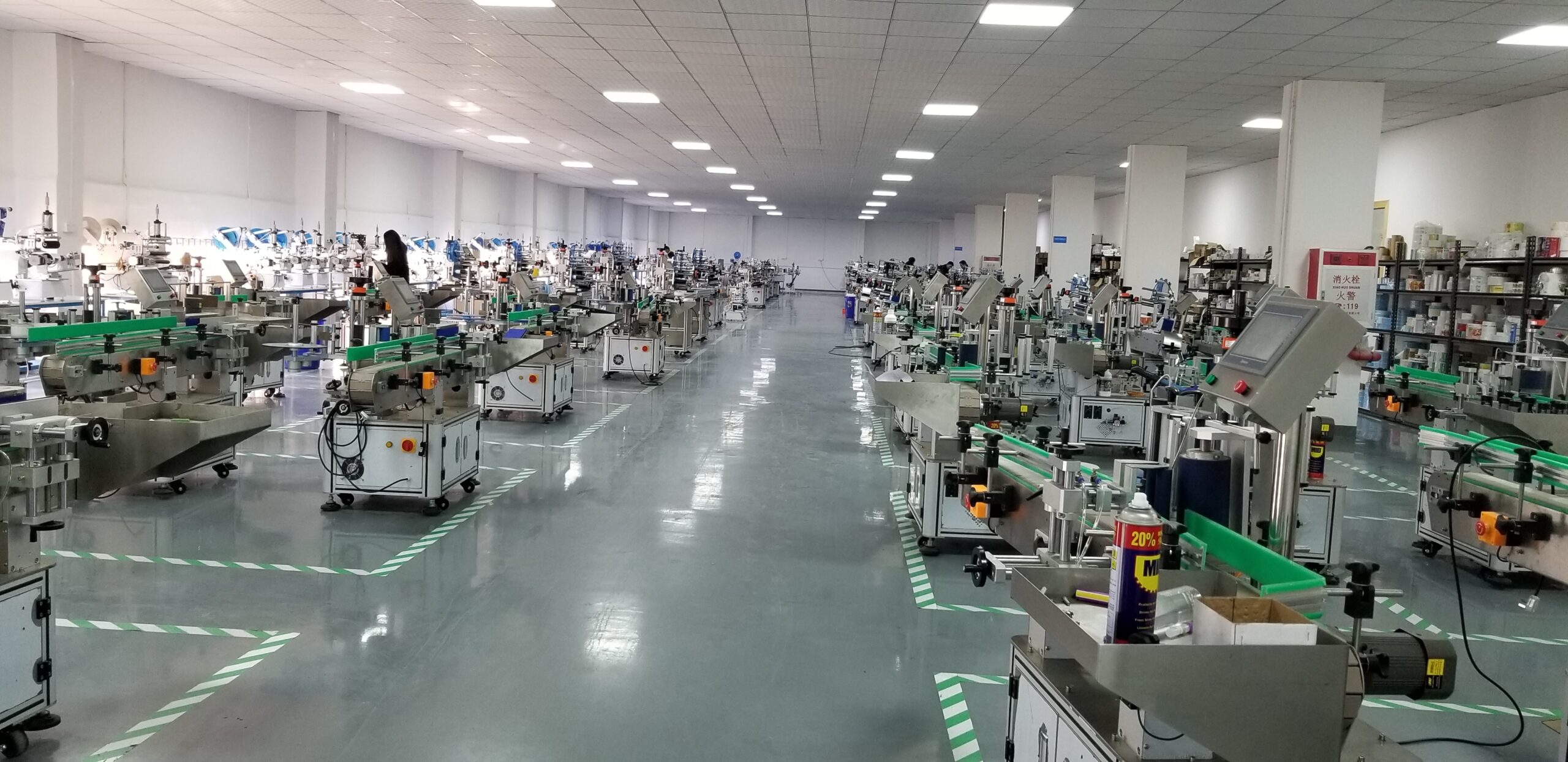 HiPaks showroom with gantry labeling applicator equipment