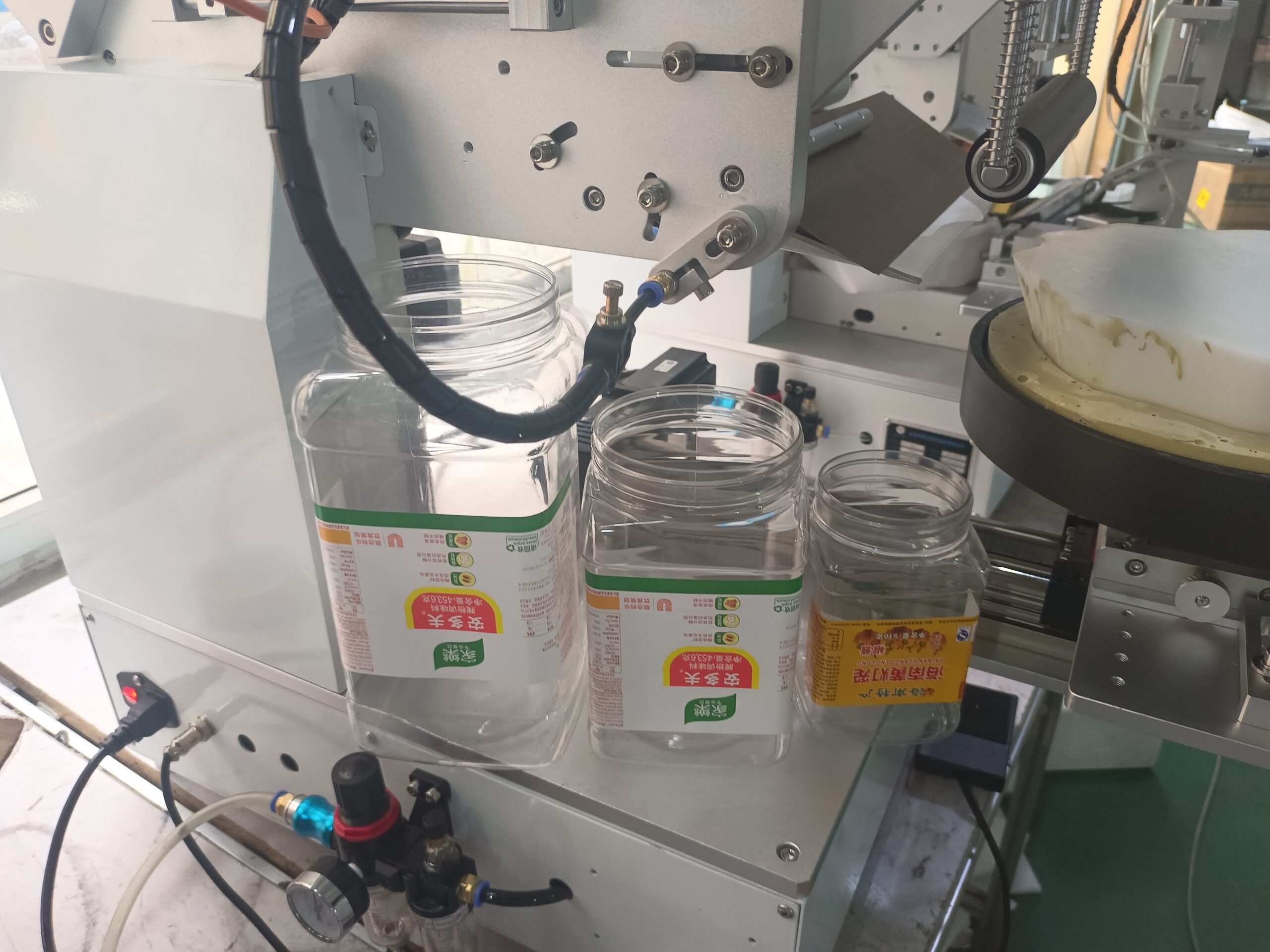 MT-805 wrap-around labeling machine setup and labeling