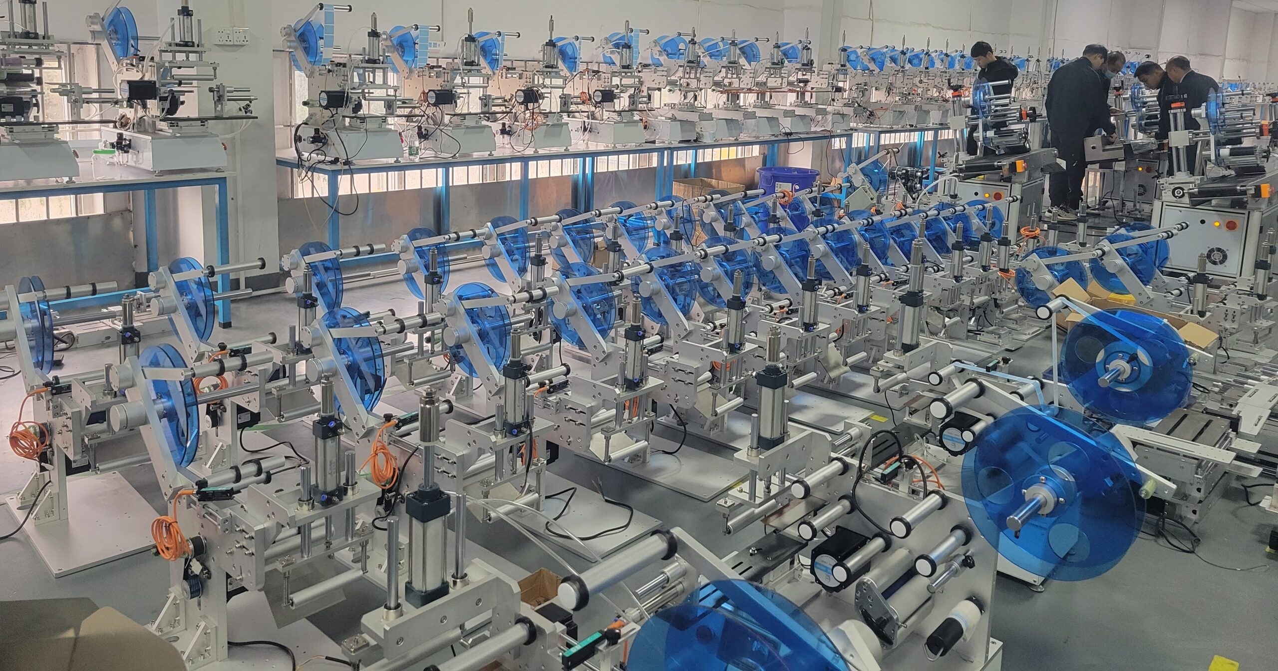 Benchtop labeling platforms staged in the HiPaks workshop